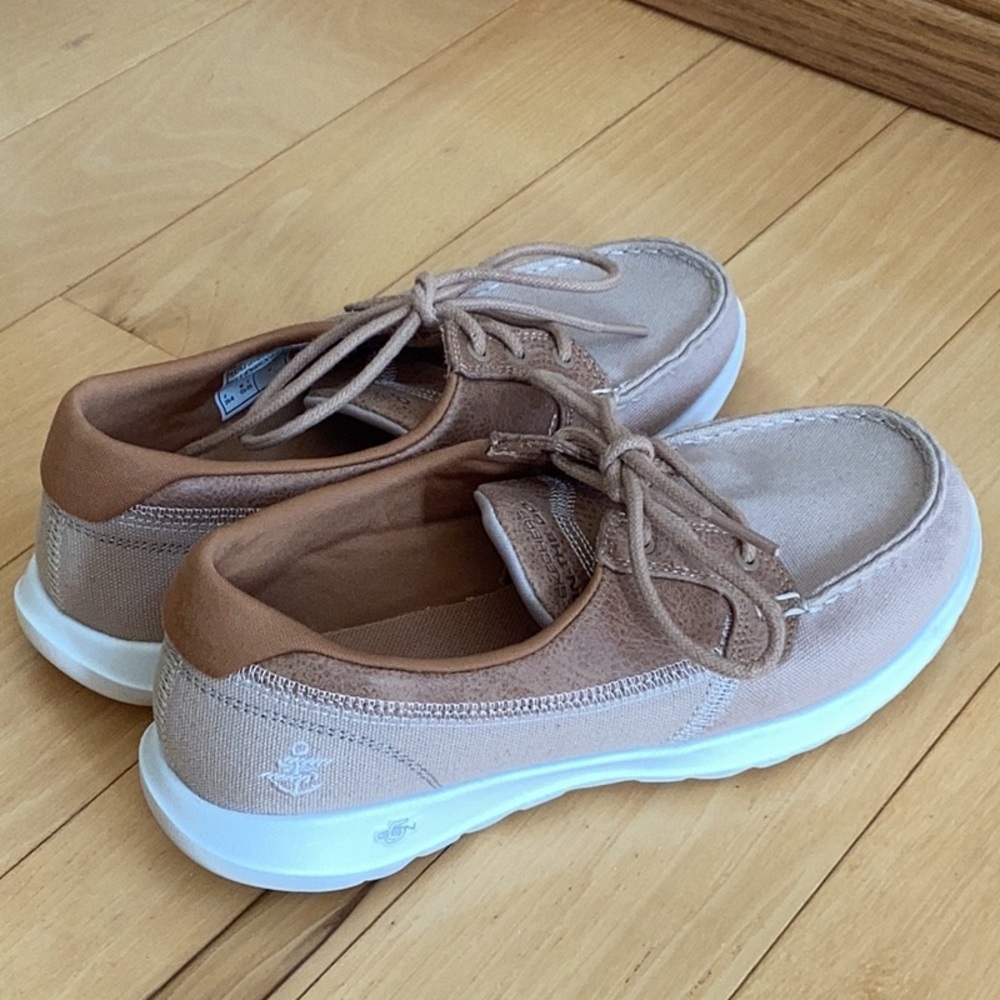 Skechers on the go GOGA Max Women's Tan boat shoes, women’s size 7 - Picture 3 of 16